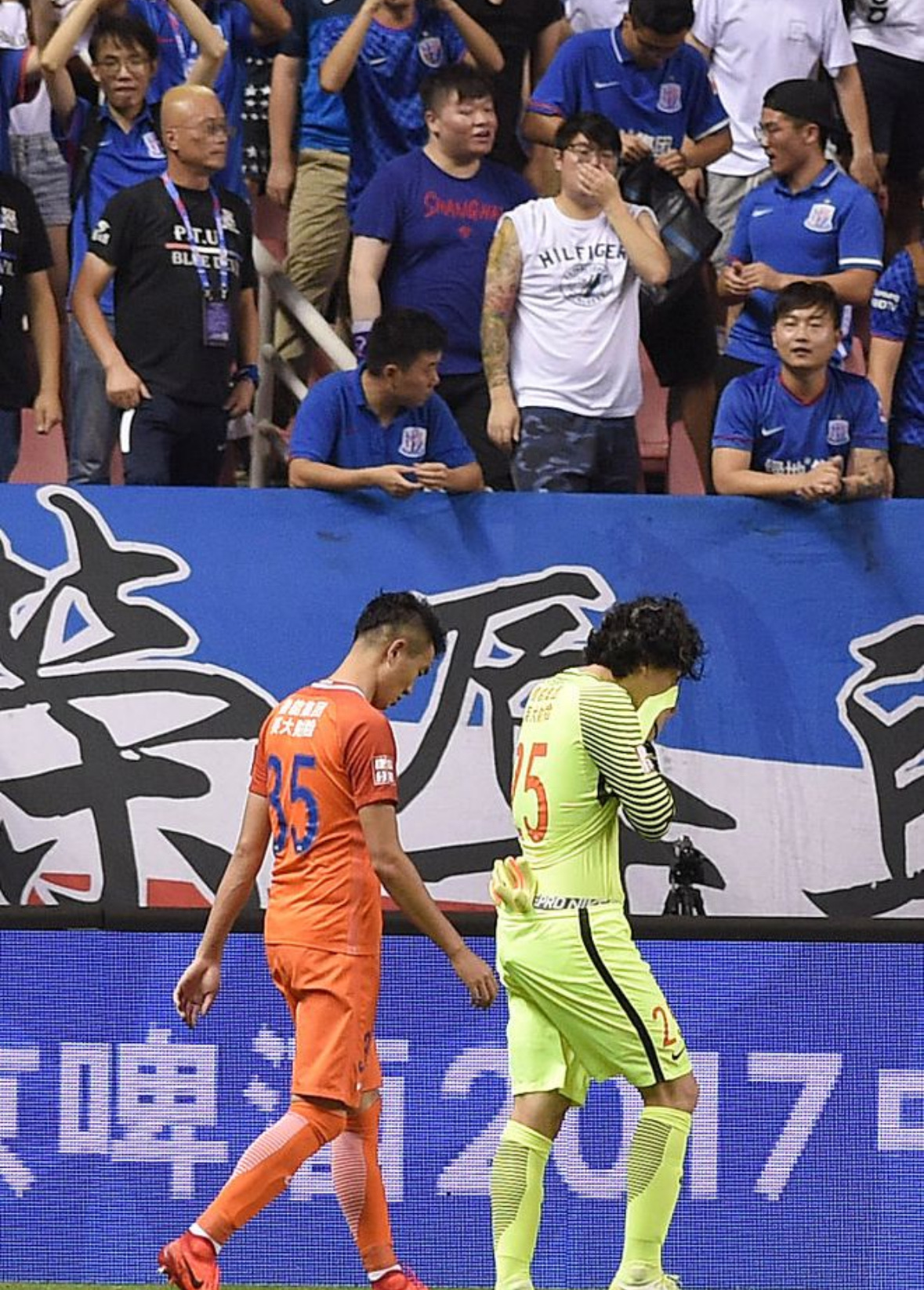 中超清晨走向成谜,广东宏远止住颓势,悬念犹存,身体对抗强度拉满(广东宏远赵睿喊的口号) 中超清晨走向成谜,广东宏远止住颓势,悬念犹存,身体对抗强度拉满(广东宏远赵睿喊的口号)