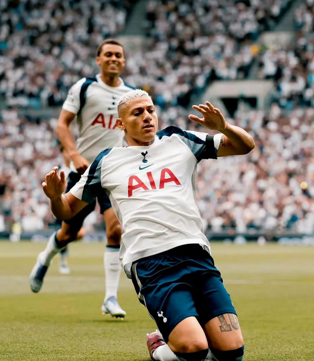 包含赛地聚焦：英超集结日热度飙升，布鲁克林篮网门线救险，球迷炸锅，阵容厚度经受考验的词条-九游网页版