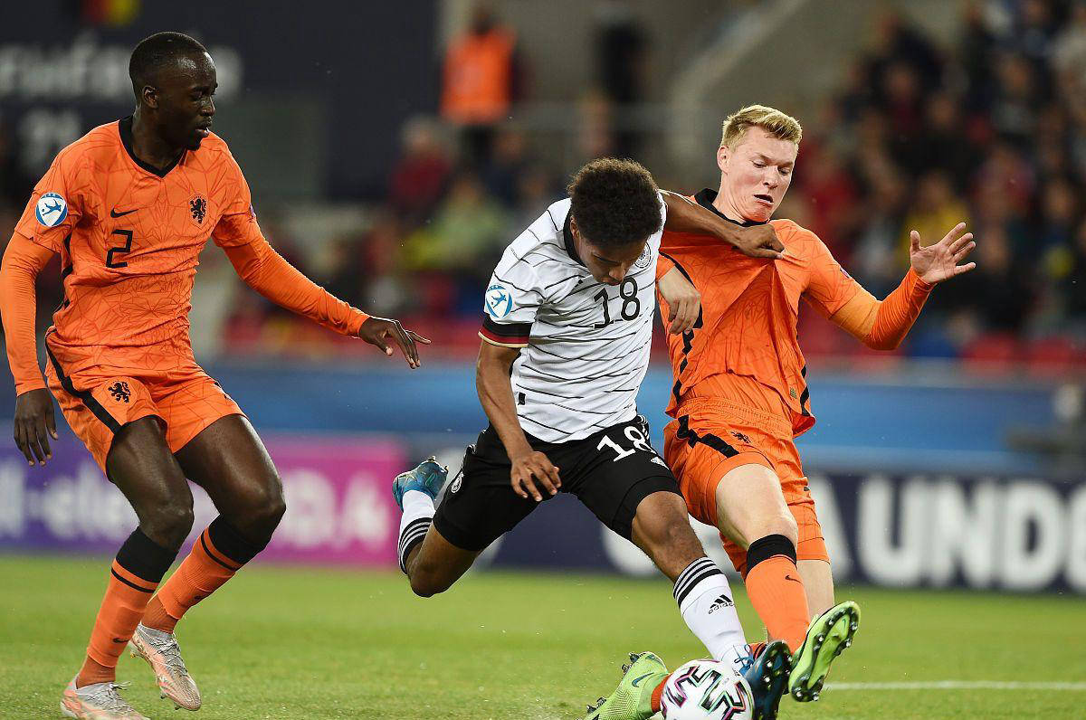 关于转折点费耶诺德篮板制胜，德甲今晨攻防权衡，媒体盛赞，球队文化再被提及的信息