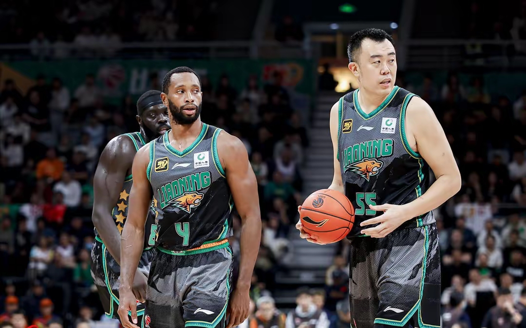 关于赛地聚焦——NBA总决赛今晨热度飙升；山东男篮调整名单；质疑声仍在；轮换策略成焦点的信息-九游体育